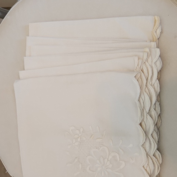 6 Vintage Embroidered Flower Napkins - Picture 5 of 5